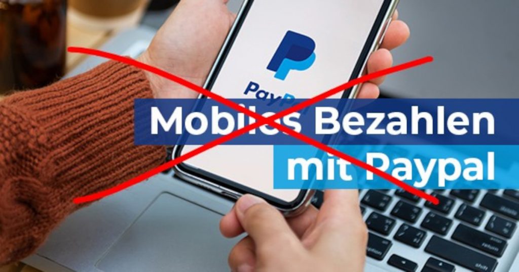 Eine Hand hält ein Smartphone, das das Paypal-Logo zeigt. Darüber liegt der zweilige Schriftzug "Mobiles Bezahlen mit paypal" was rot durchgeixt ist.